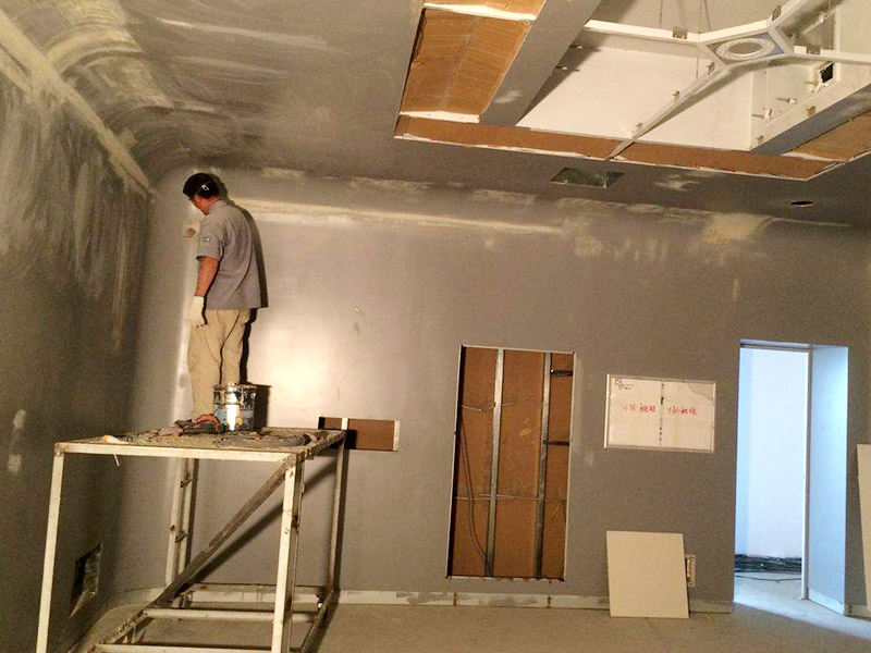 內(nèi)墻涂料施工成品歸誰保護(hù)？